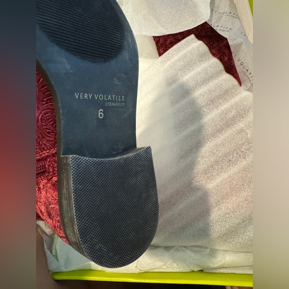 👢NIB! Burgundy Velvet Studded Knee High Boots - Picture 10 of 10